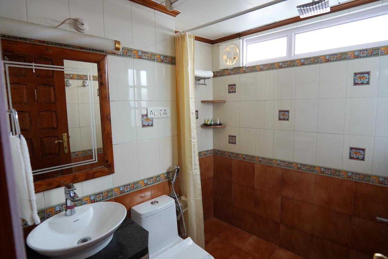 Bed and Breakfast The Edgeworth Shimla Esterno foto