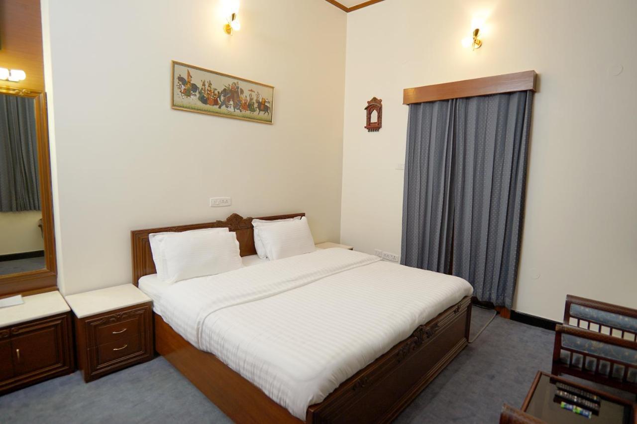 Bed and Breakfast The Edgeworth Shimla Esterno foto
