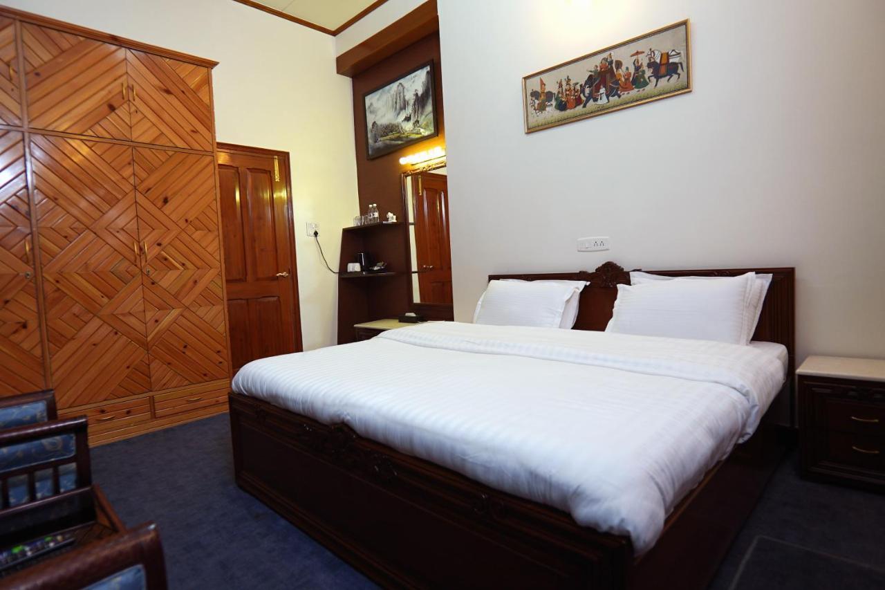 Bed and Breakfast The Edgeworth Shimla Esterno foto