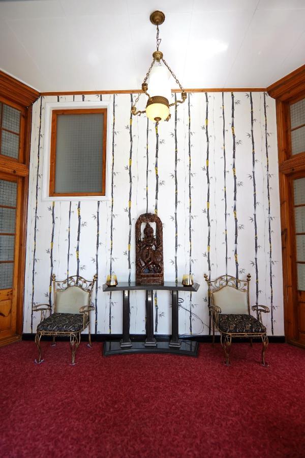 Bed and Breakfast The Edgeworth Shimla Esterno foto